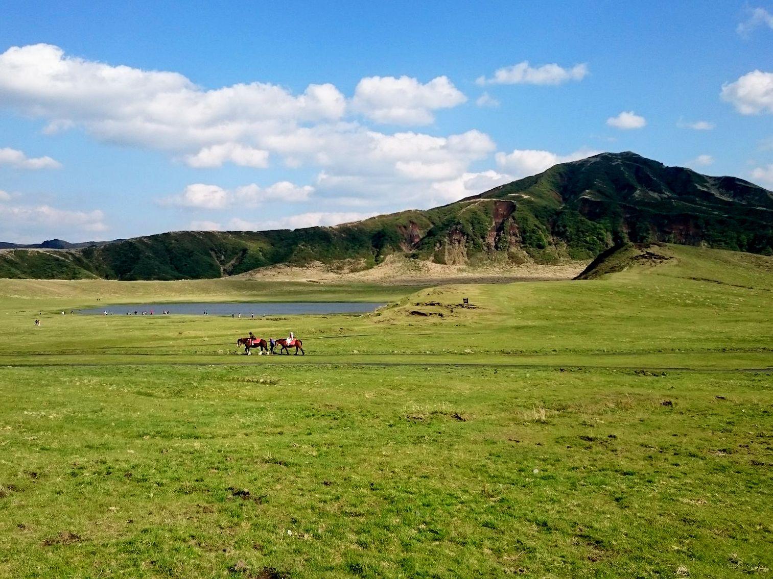 阿蘇山と熊本城の風景