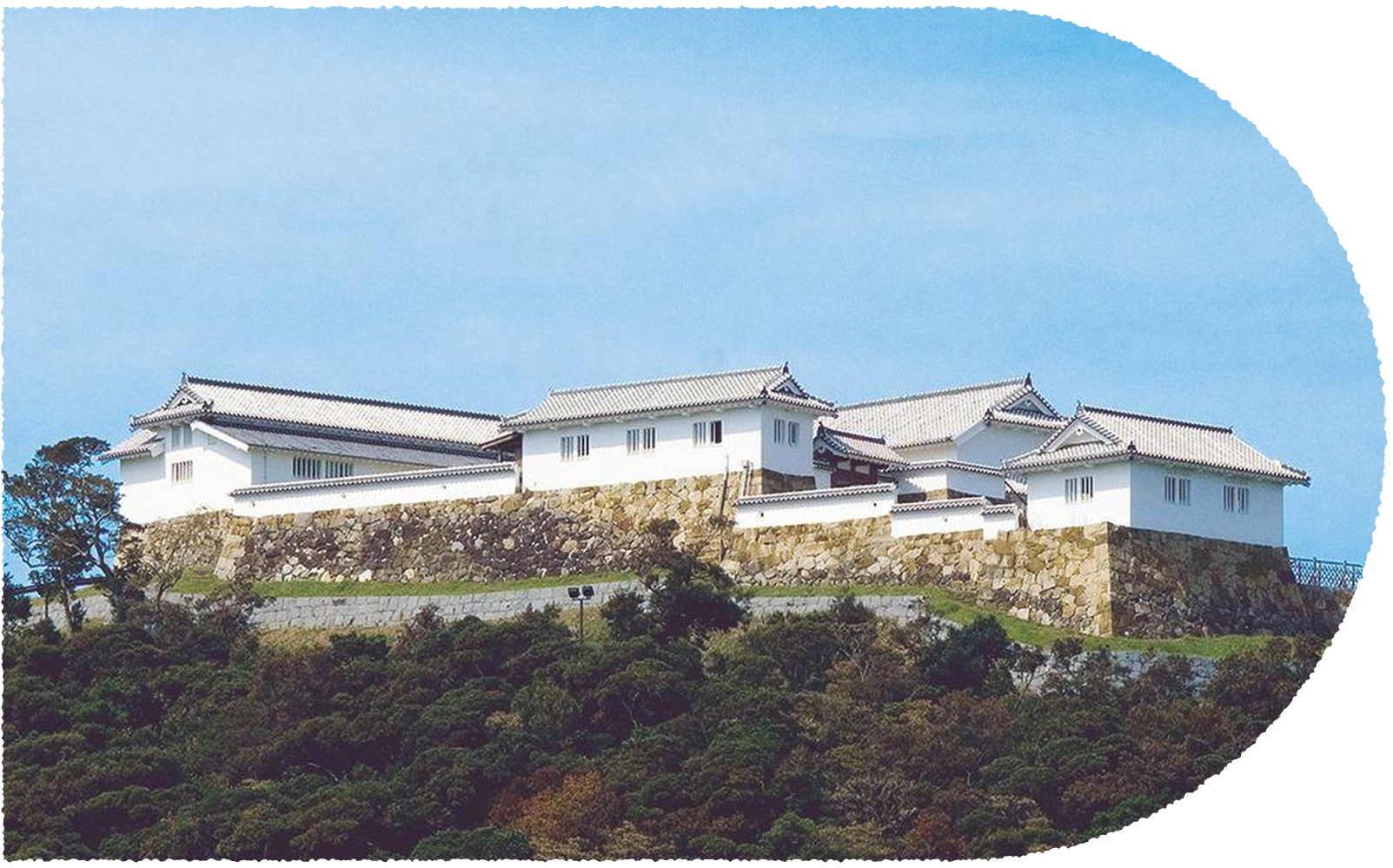 写真：熊本県富岡ビジターセンター・富岡城跡