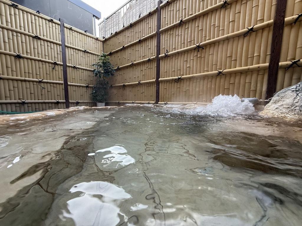 写真：白梅湯裸楽の外風呂