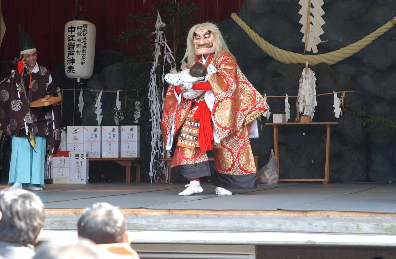 中江岩戸神楽定期公演 イベント 公式 熊本県観光サイト もっと もーっと くまもっと