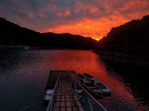 舟かくしの夕陽