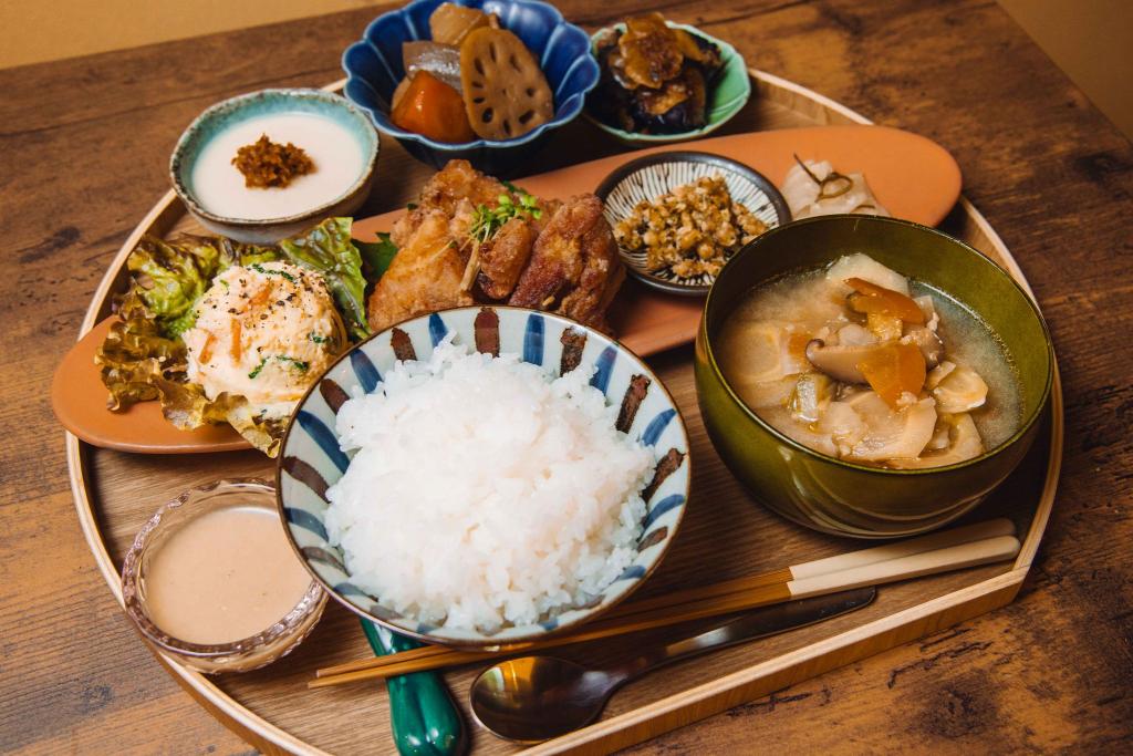 うさぎ農園cafeの選べるおばんざいランチ（鶏のから揚げ）