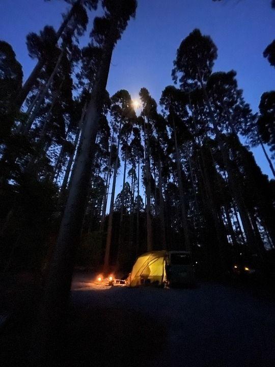 写真：夜の高遊原プレーンキャンパーズ