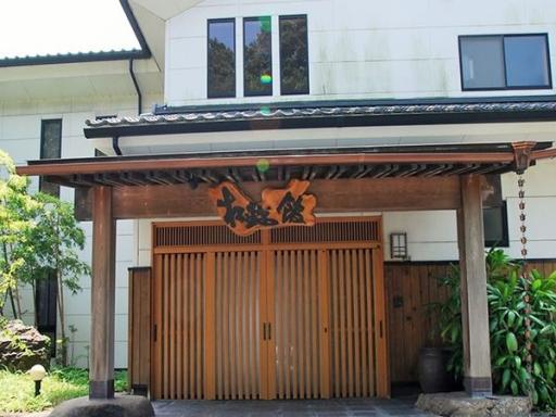 松錦館の玄関