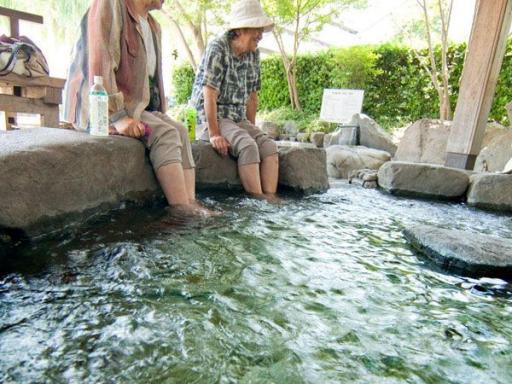 足湯を楽しむ 公式 熊本県温泉サイト くまもっと湯美人