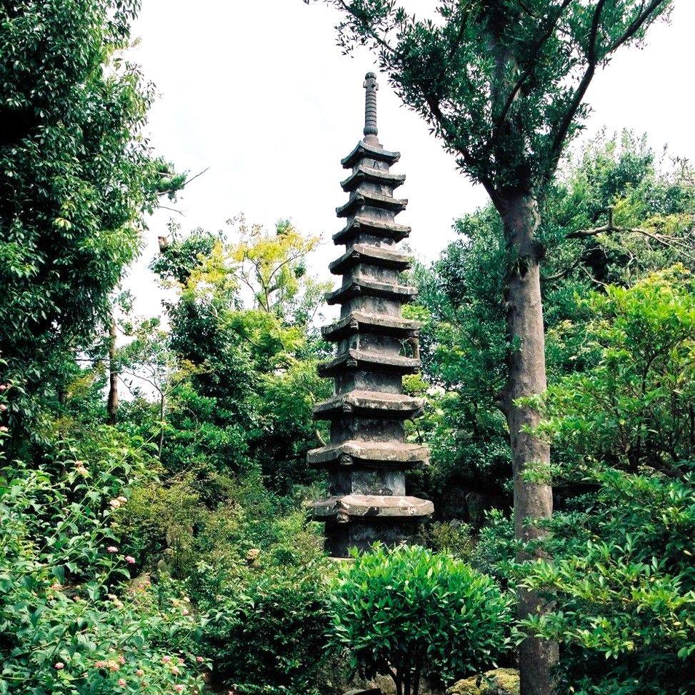 十三重石塔 | 観光スポット | 九州旅ネット