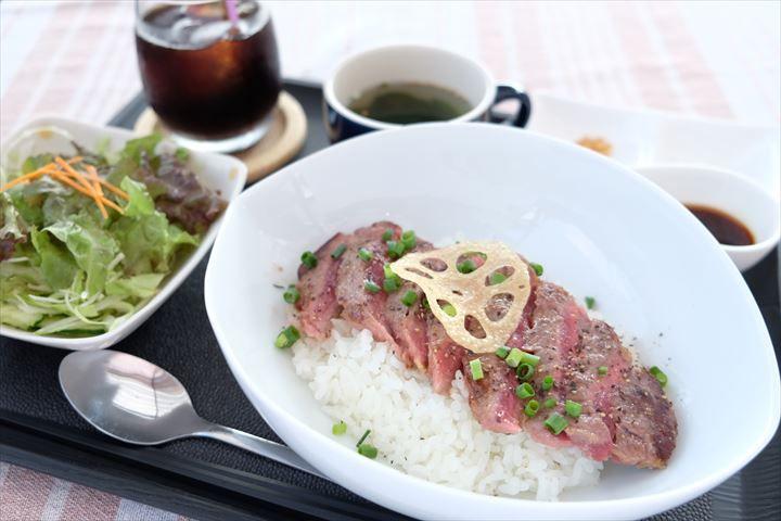 やわらか牛ロース丼の写真