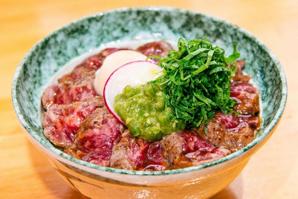 写真：あか牛丼