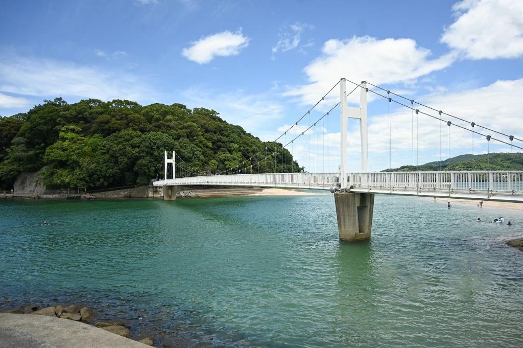 写真：公園に続く橋
