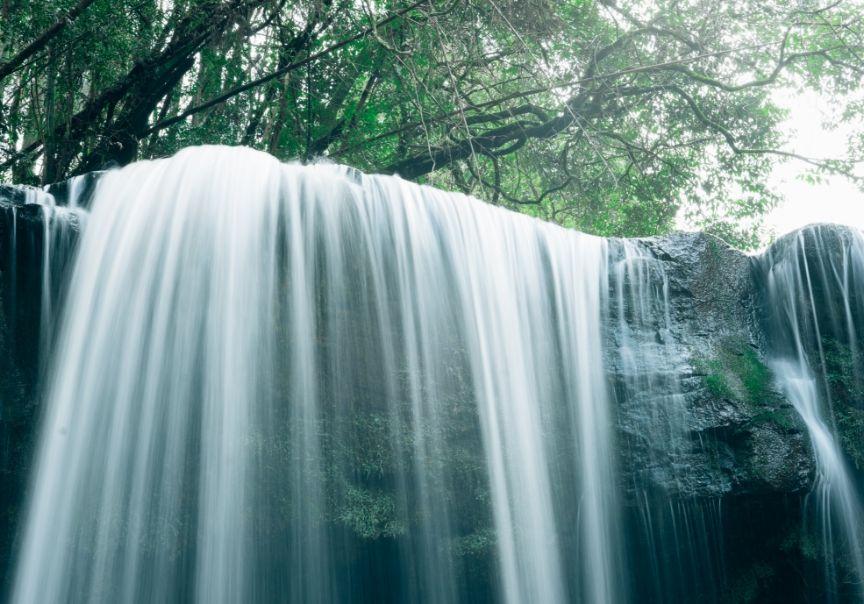 画像:流れるカーテン