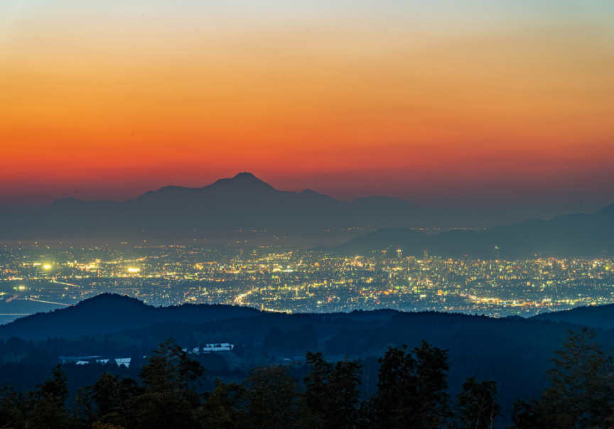熊本市内、雲仙、普賢岳、有明海、八代平野まで一望できる夜景