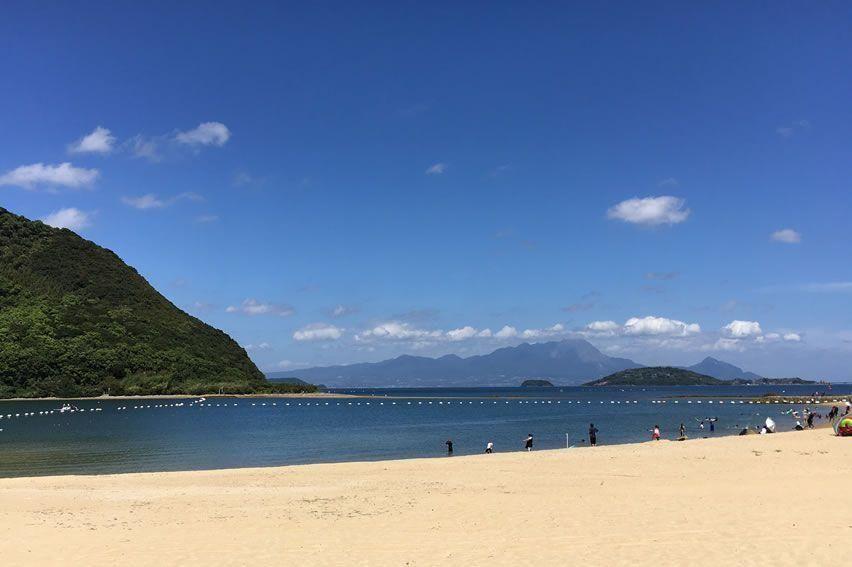 写真：パールサンビーチ（樋合海水浴場：ひあいかいすいよくじょう）