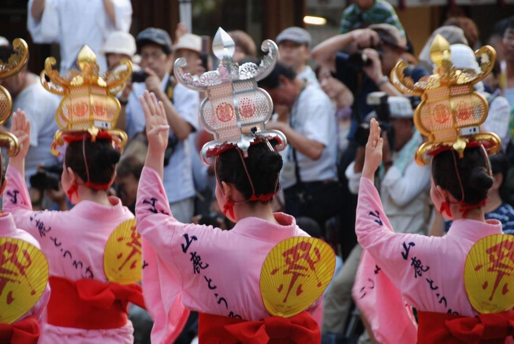 写真：千人灯籠踊り