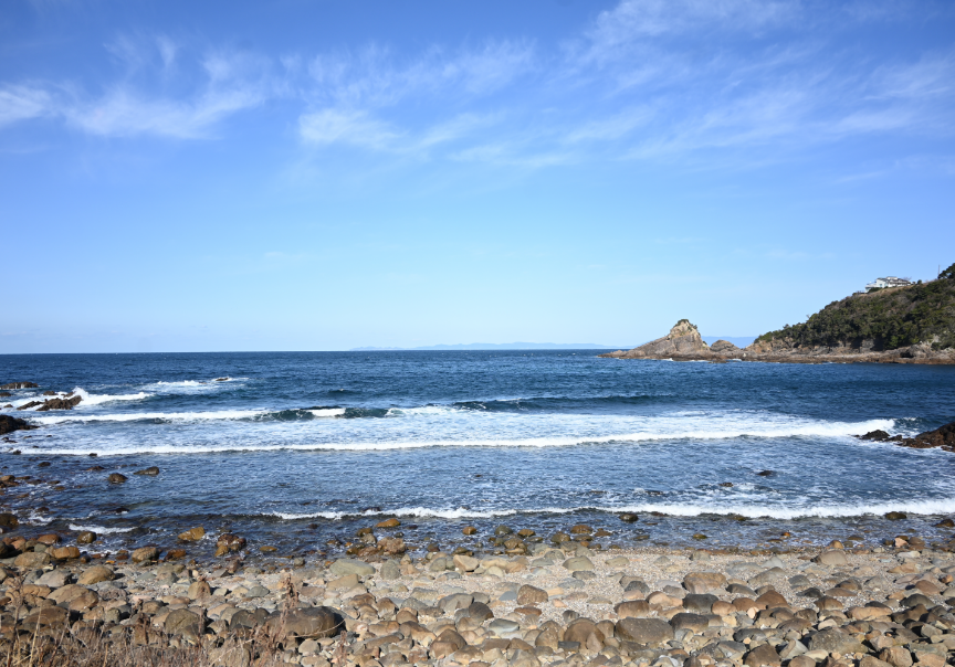 写真：遮るものが何もないパノラマの絶景が広がる。