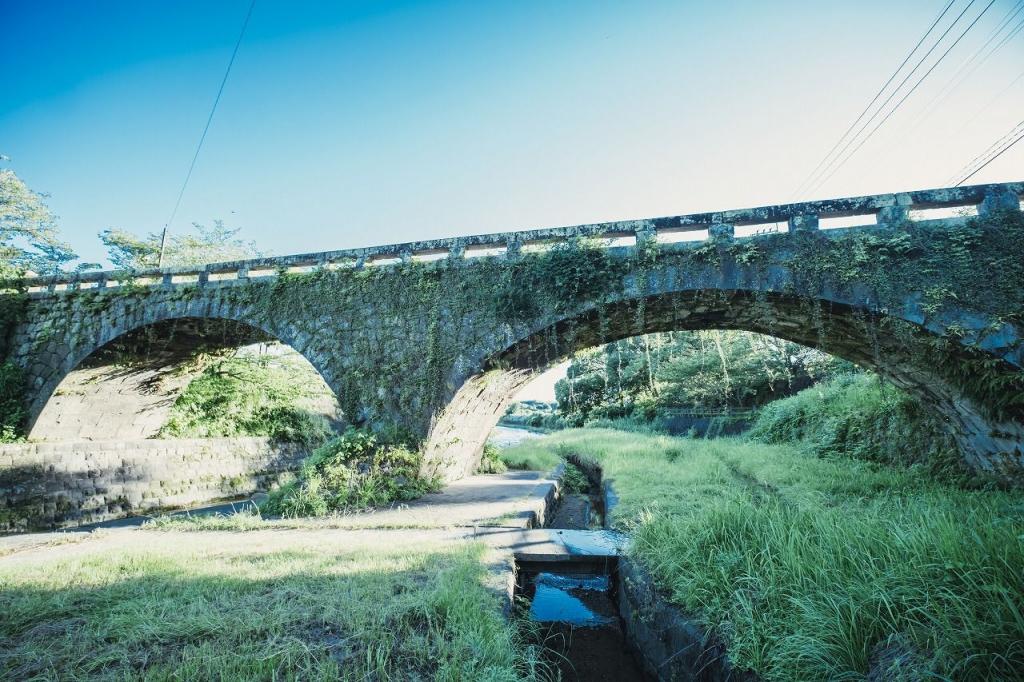 写真：アーチのきれいな岩本橋