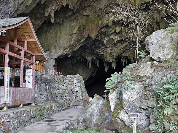 国名勝 神瀬の石灰洞窟と熊野座神社 観光地 公式 熊本県観光サイト もっと もーっと くまもっと