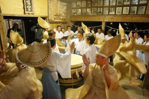 画像：長坂なれなれなすび踊り