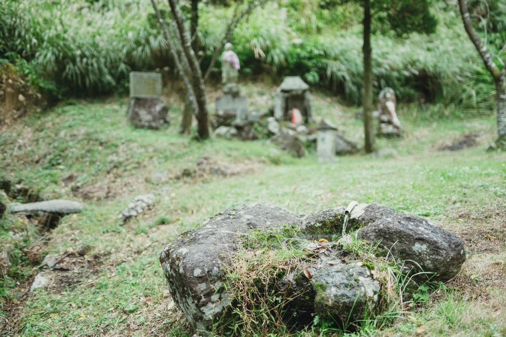 写真：道沿いに湧水牛王の水