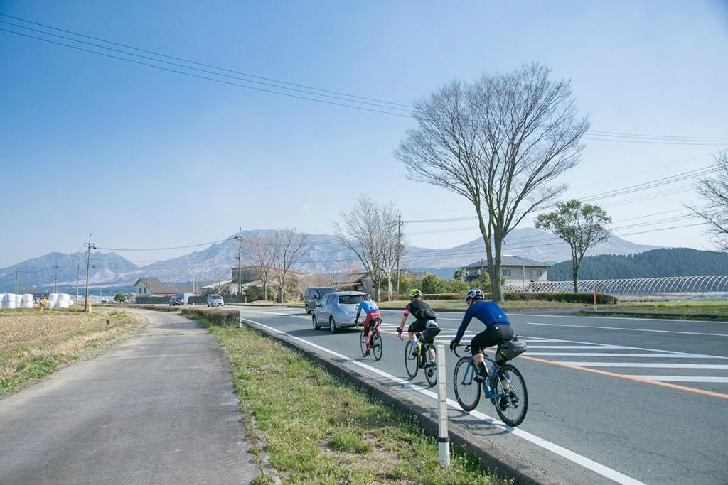 外輪山と阿蘇五岳の画像