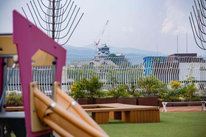 屋上から見える熊本城の写真