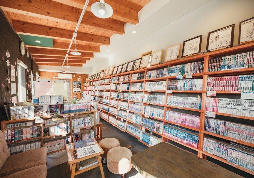 写真：湯前まんが図書館の館内の様子