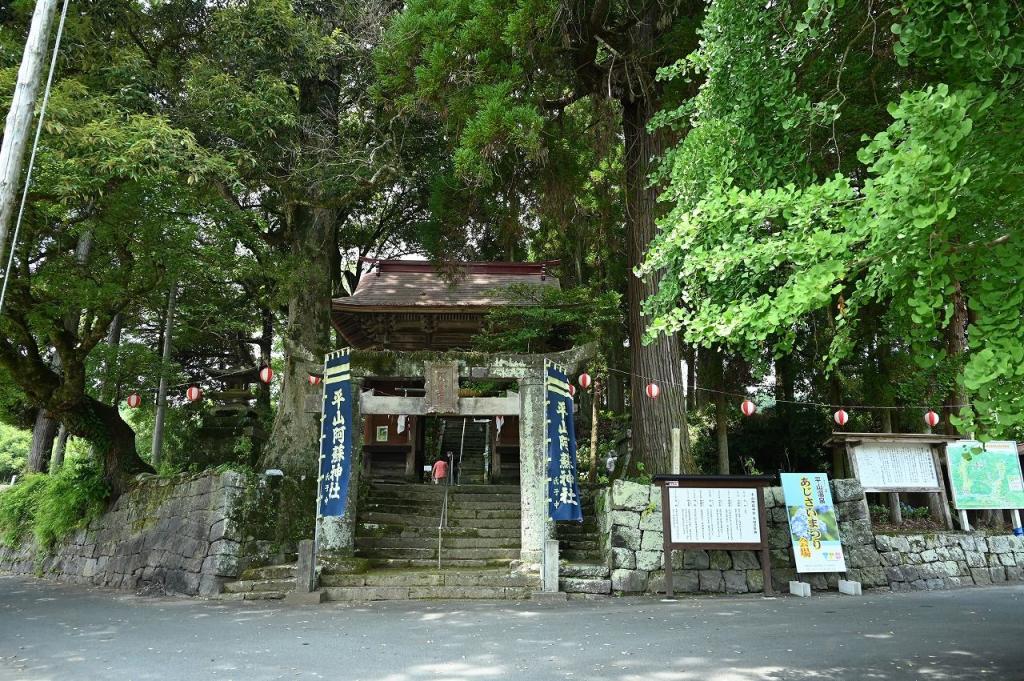 写真：平山阿蘇神社の入口