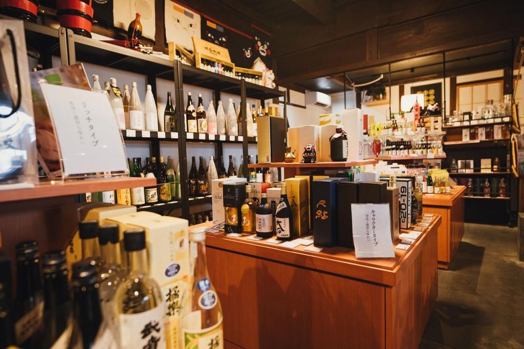 写真：店内には多数のお酒が