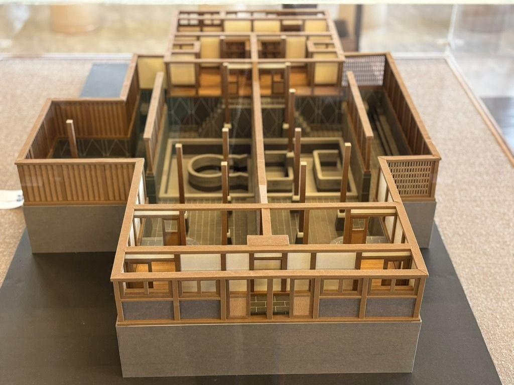 写真：さくら湯を再現した奉納灯籠