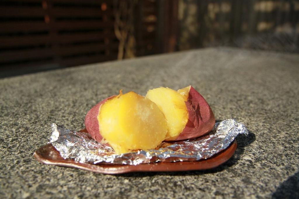 壺焼き芋の写真