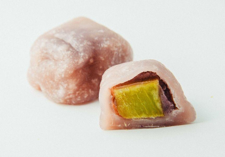 写真：紫いもで作られたいきなり団子