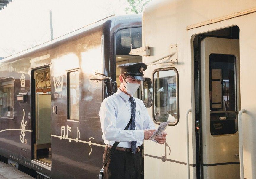 写真：車掌さん