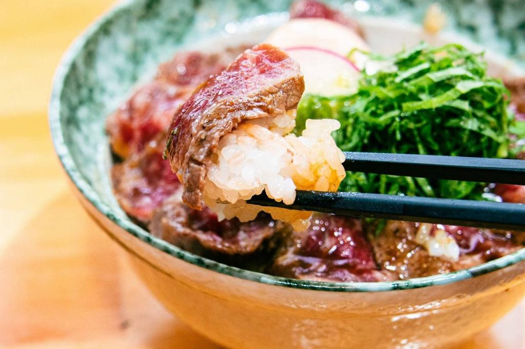 写真：お肉とご飯を一緒に