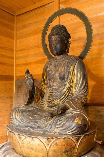 画像：願成寺と相良家墓地