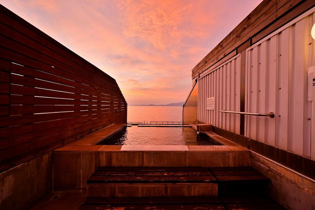 写真：湯の児温泉 海と夕やけのお風呂