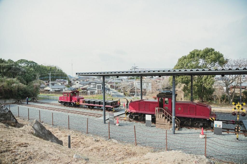 写真：線路を走る炭鉱電車