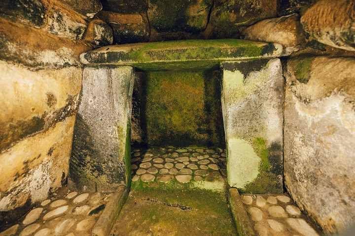 写真：横穴式石室の前室