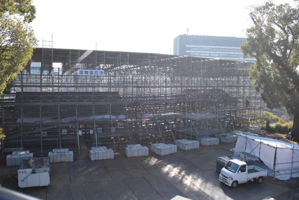 写真:特別見学通路から見える、復旧の様子