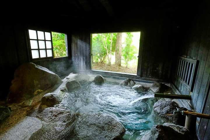 写真：岩風呂の浴室