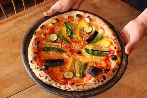 『ヒグラシCAFÉ&PIZZA』の「野菜がたくさんのったピッツァ」の画像