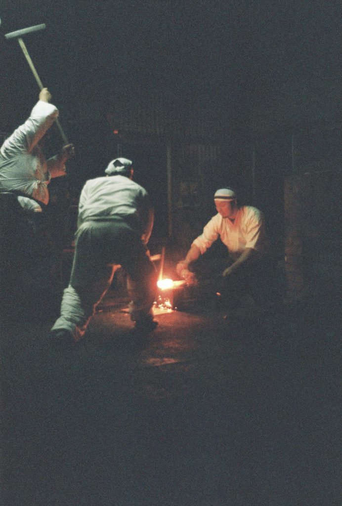 Atelier de M. Kimura, forgeron de sabres
