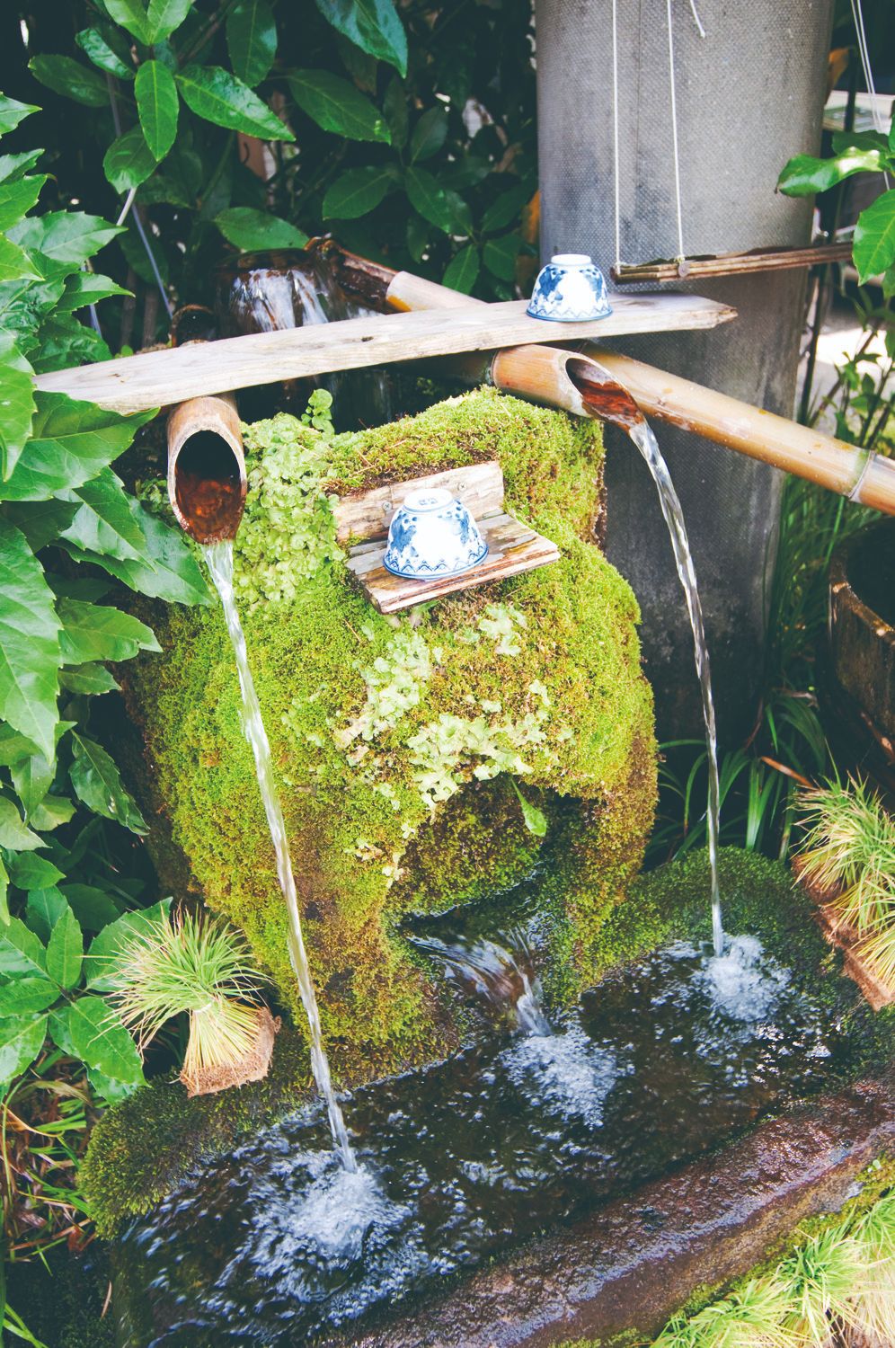 Mizuki water fountain in the town near Aso Shrine