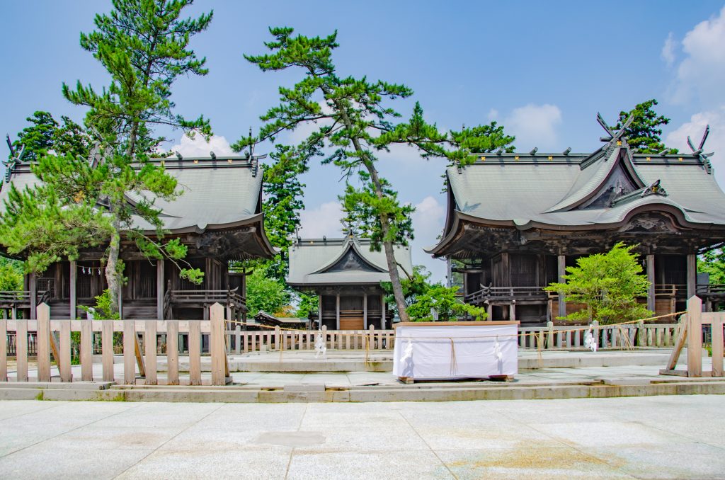 Aso Shrine worship hall and shrine grounds