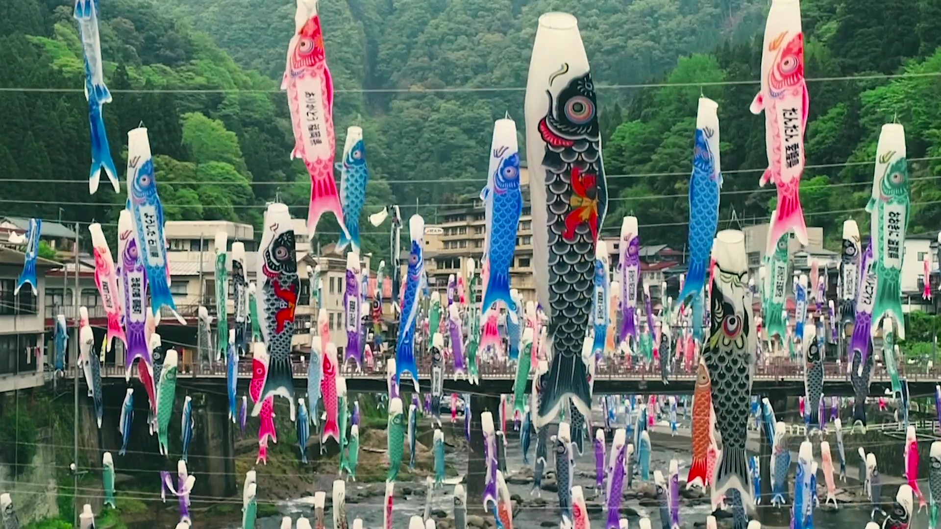 Tsuetate Onsen carp streamers and steam, Oguni