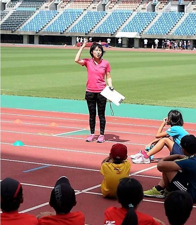 全国各地で運動プログラムを通じて体を動かすことの楽しさや達成感を伝えている川上さんの写真