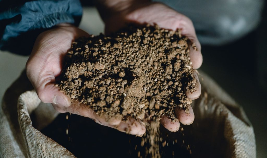 阿蘇の土で作られた器