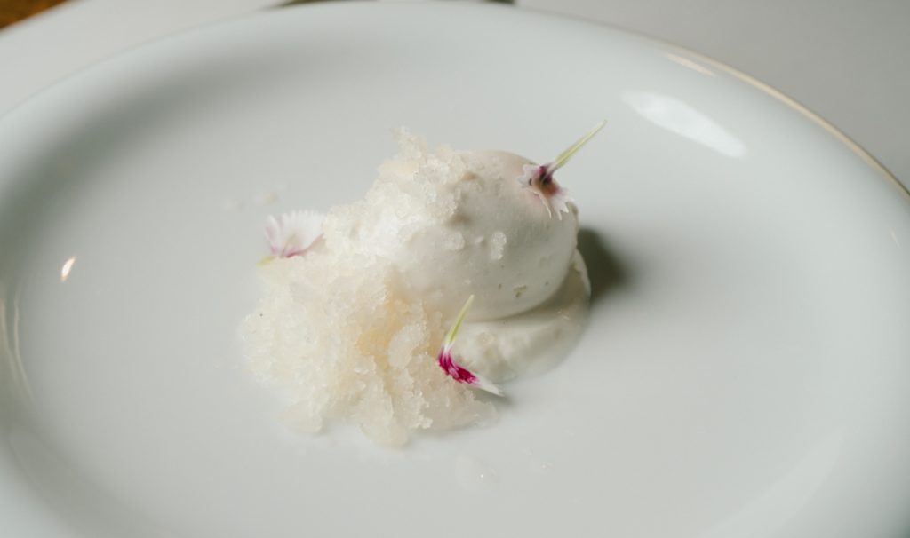 阿蘇霊山酒粕のアイスクリーム 柑橘のグラニテ