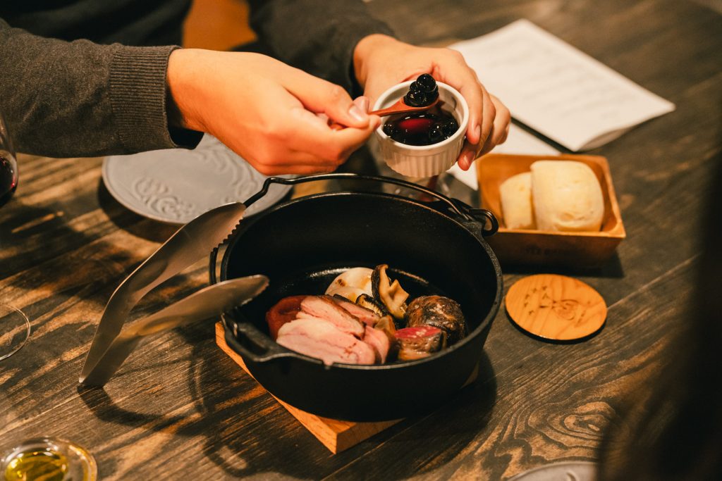 くねぶのムースとピスタチオのアッフォガード仕立て