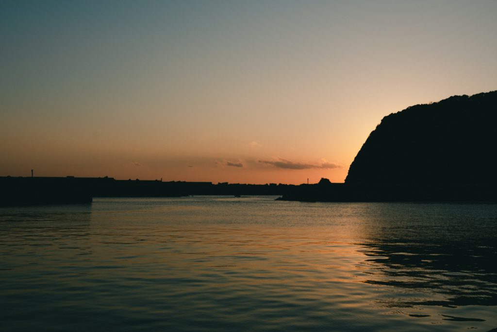 朝・昼・晩と変わる﨑津の表情