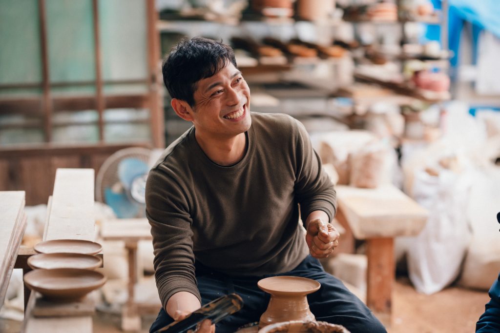 青銅色の八寸の器