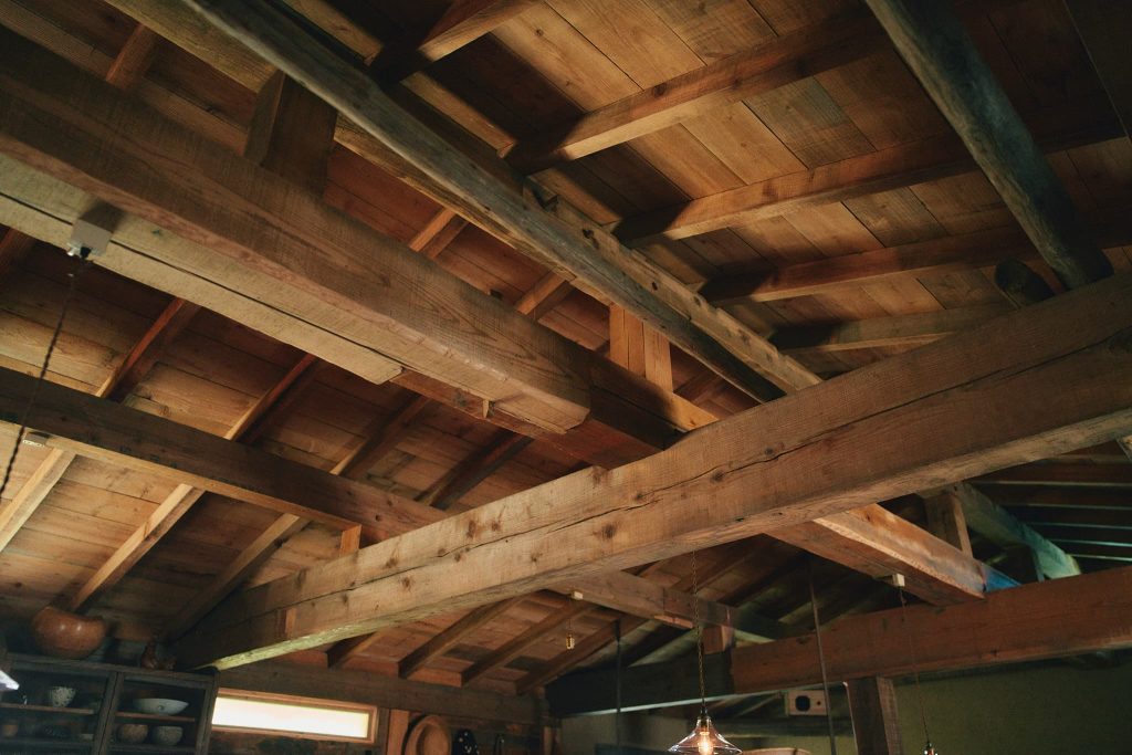 お茶を淹れる博美さん